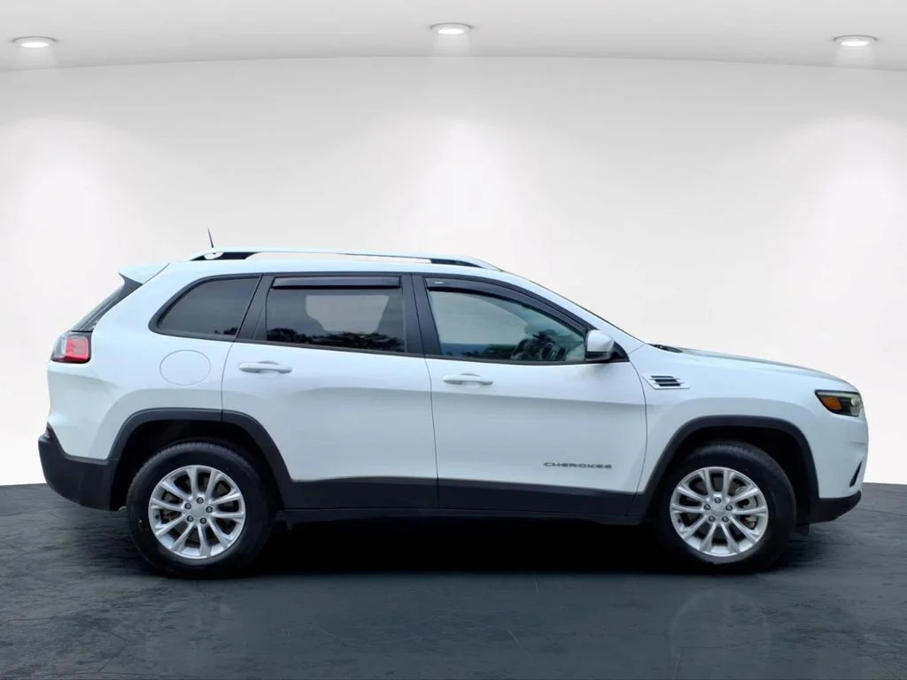 Used 2021 White Jeep Latitude image 7