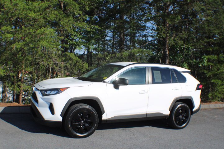 2021 Toyota RAV4 LE - Photo 4