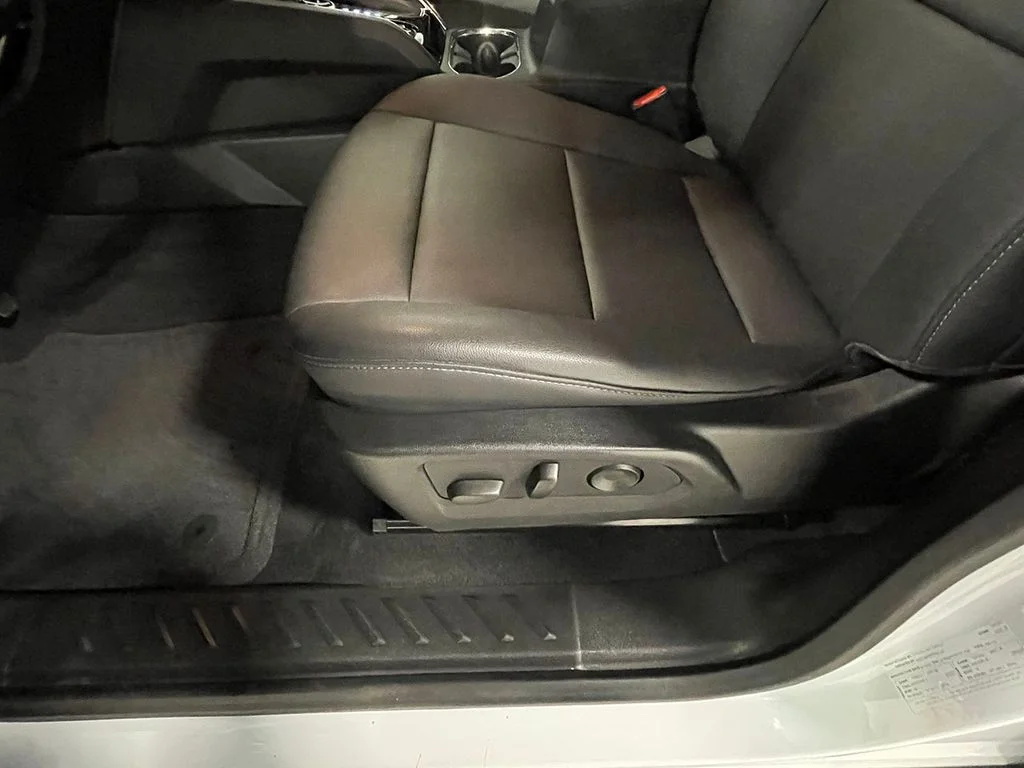 Used 2024 White GMC Elevation image 22