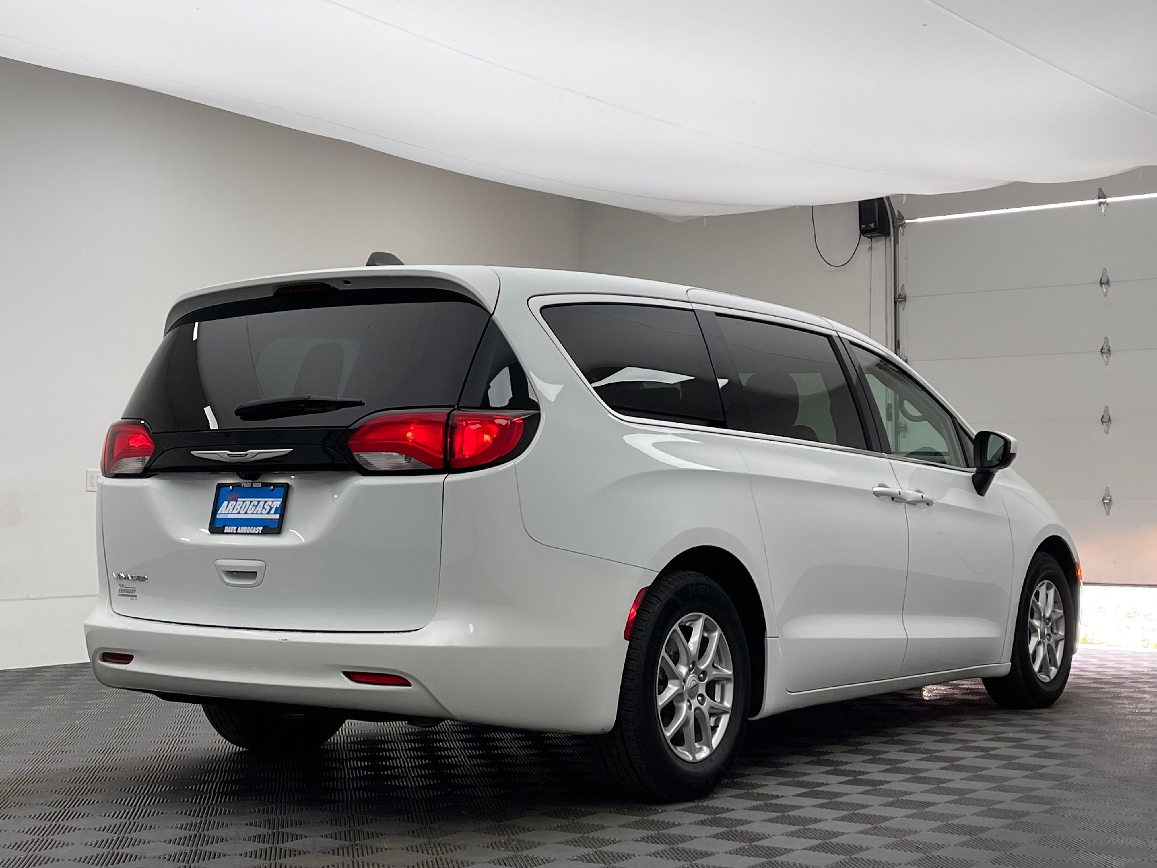 Used 2022 Bright White Clearcoat Chrysler LX image 8