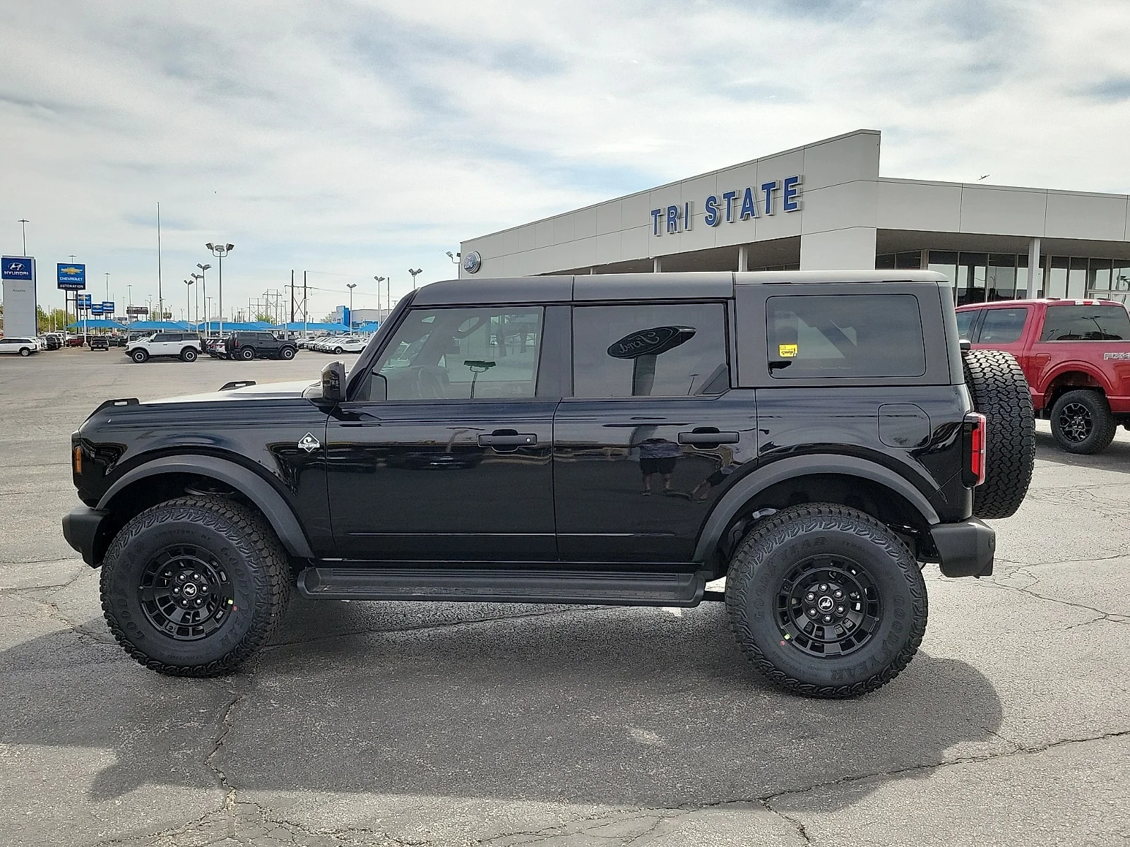 New 2026 Shadow Black Ford Outer Banks&reg; image 2