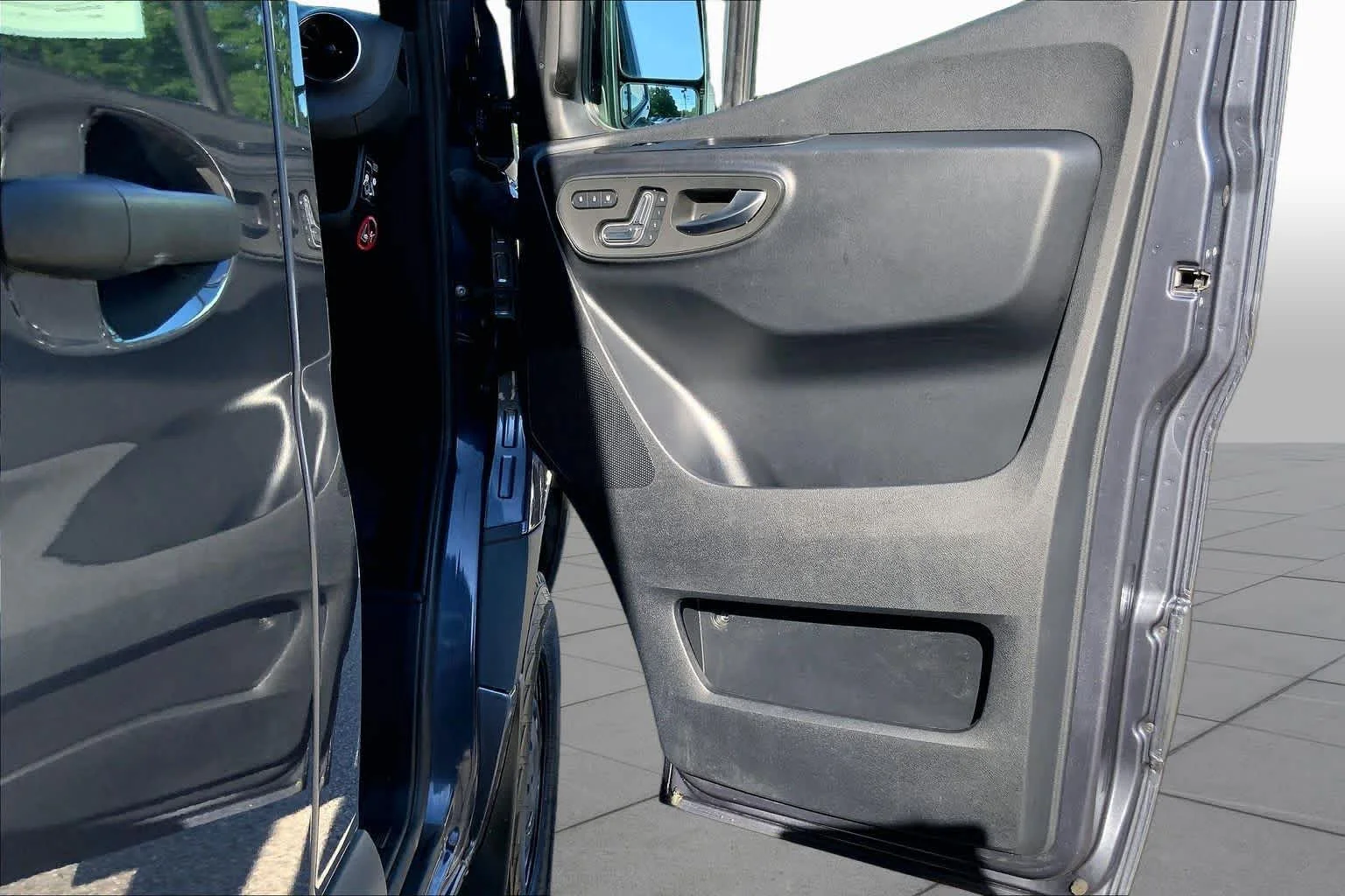 Used 2024 Tenorite Grey Metallic Mercedes-Benz  image 24