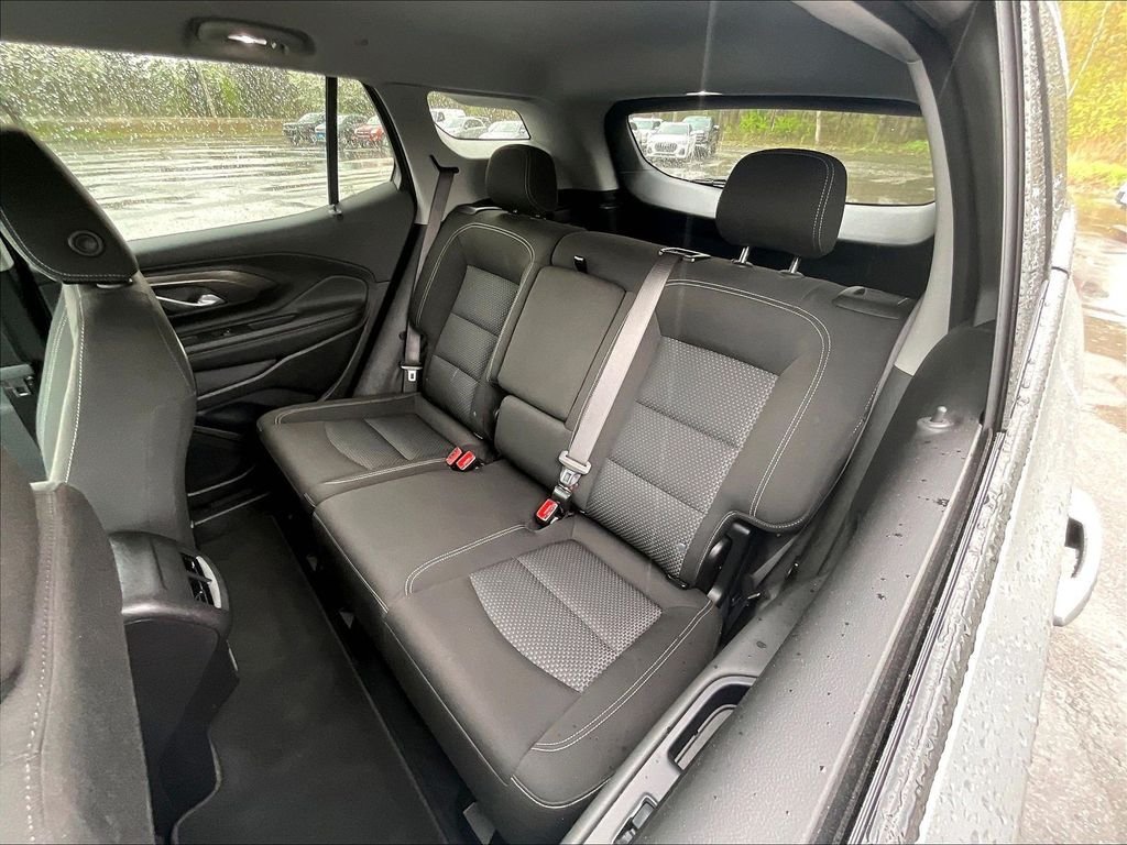Used 2024 Silver GMC SLE image 25