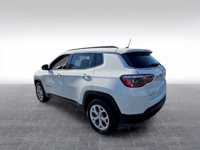 Used 2024 White Jeep Latitude image 6