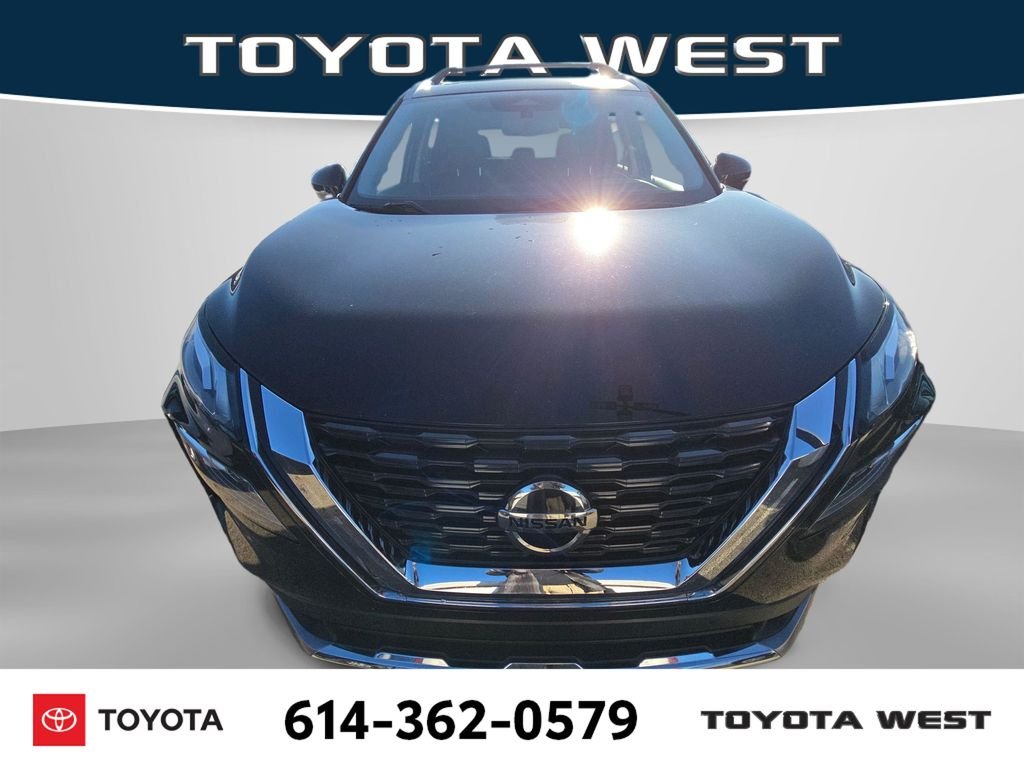 Used 2021 Black Nissan Platinum image 2