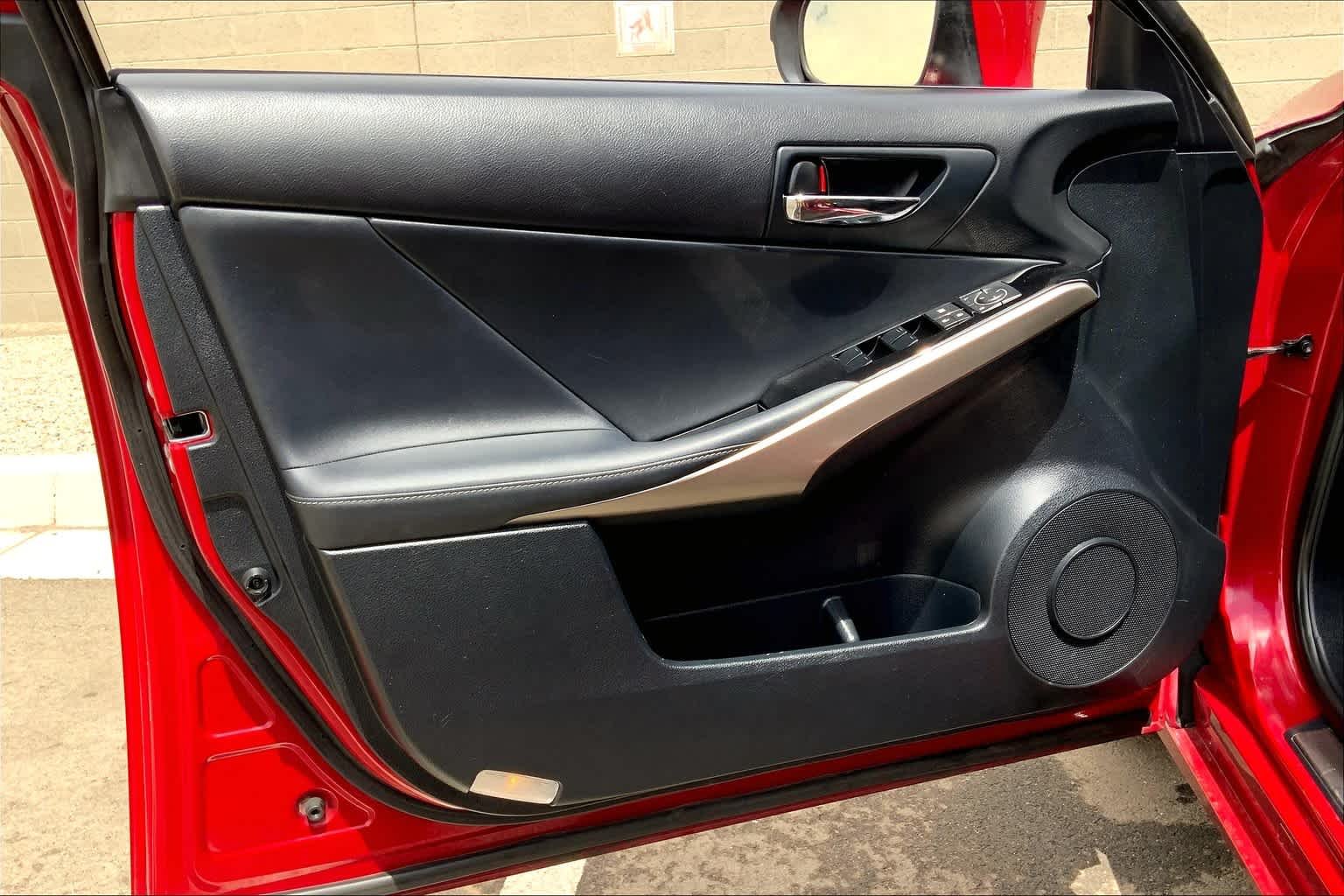 Used 2015 Matador Red Mica Lexus  image 22