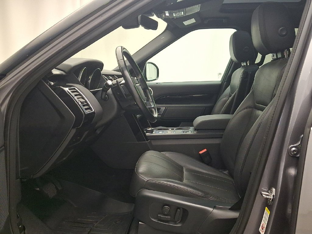 Used 2020  Land Rover SE image 14