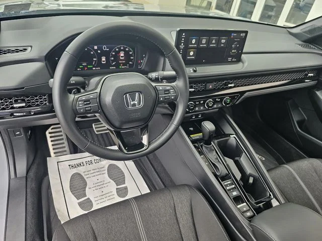 Used 2025  Honda Sport image 25