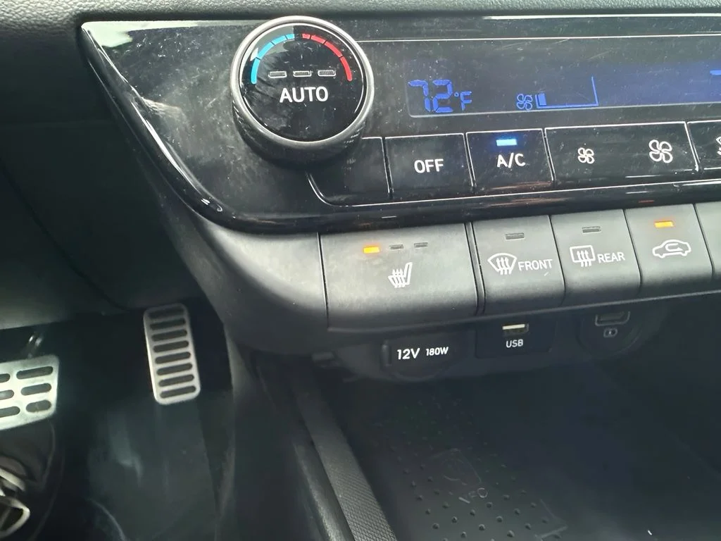 Used 2022 Black Hyundai Base image 11