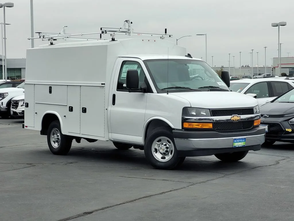 New 2025 Summit White Chevrolet 1WT image 1