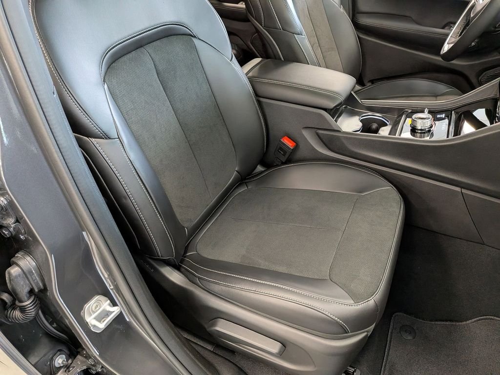 New 2026 Baltic Gray Metallic Clear-Coat Exterior Paint Jeep Altitude image 25