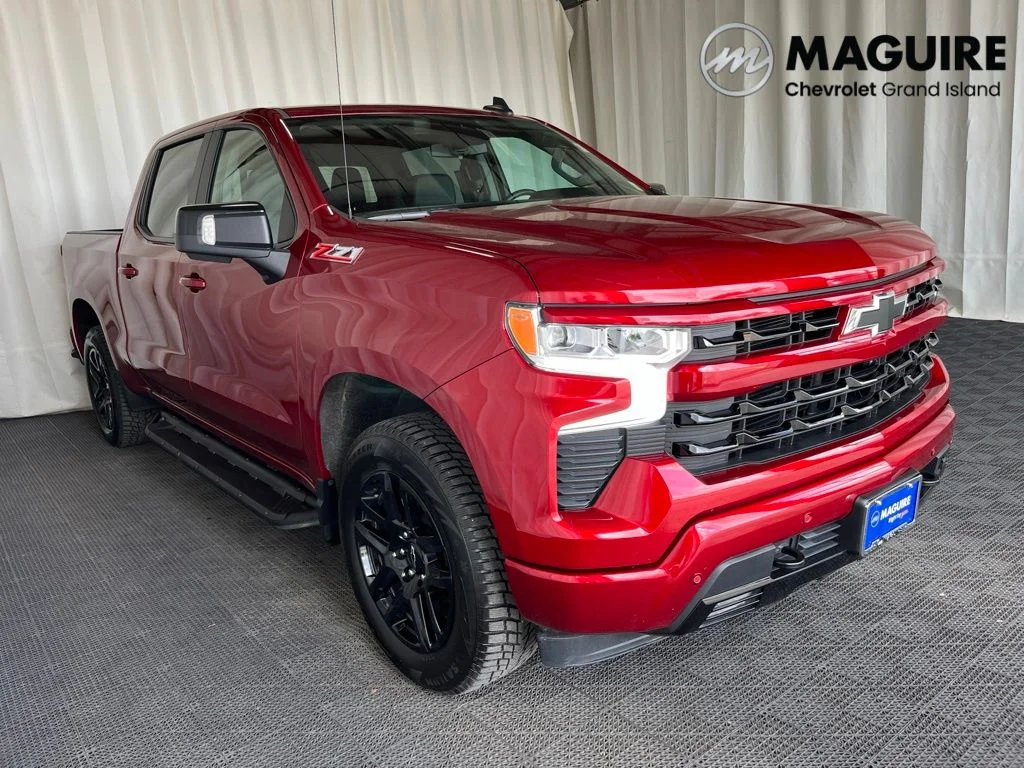 Used 2025 Red Chevrolet RST image 28