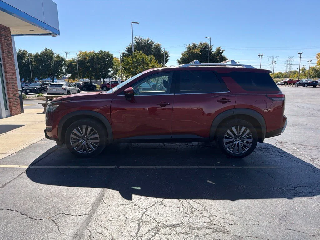 Used 2024 Red Nissan SL image 1