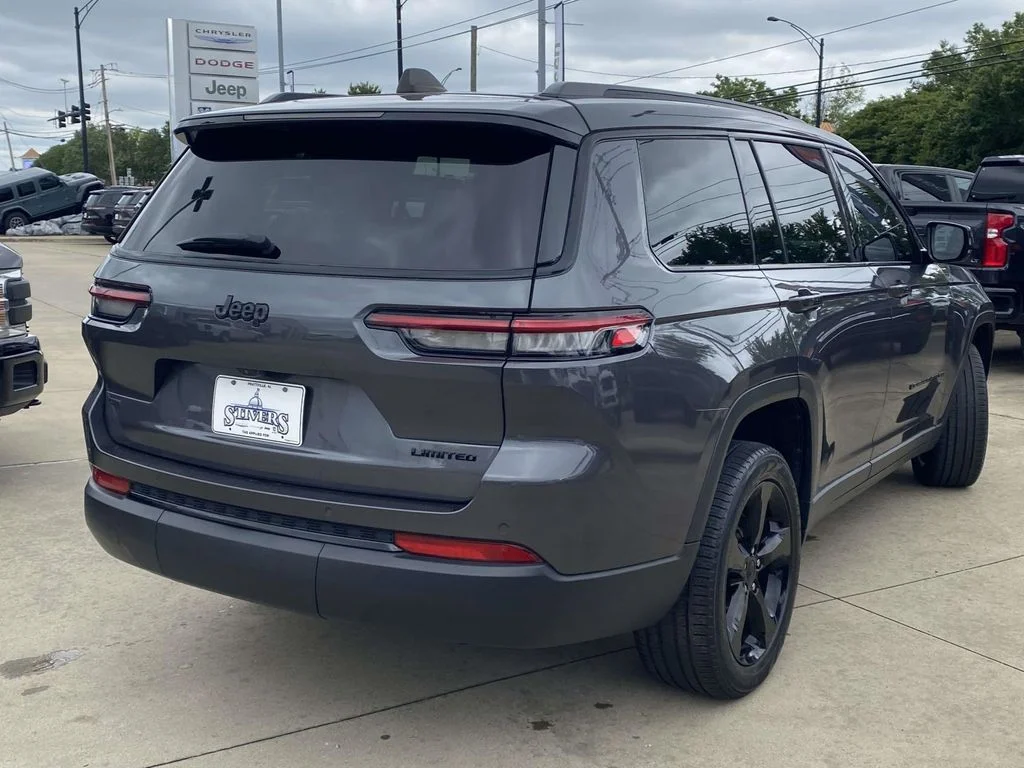 Used 2023 Gray Jeep Limited image 9