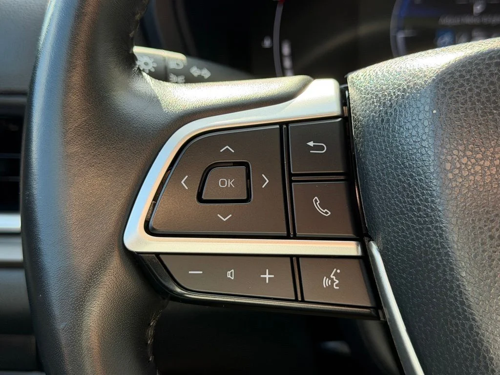 Used 2025 Beige Toyota XLE image 17