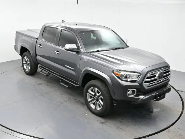 Used 2018 Magnetic Gray Metallic Toyota SR5 image 28