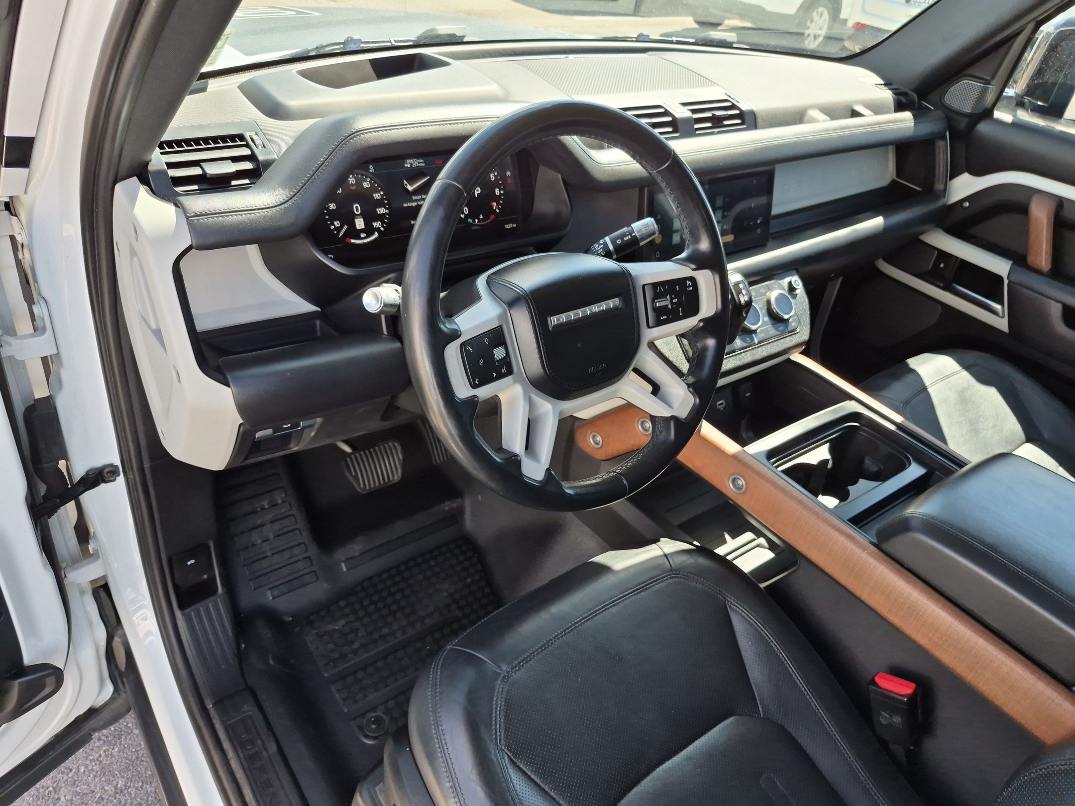 Used 2020 Fuji White Land Rover HSE image 13