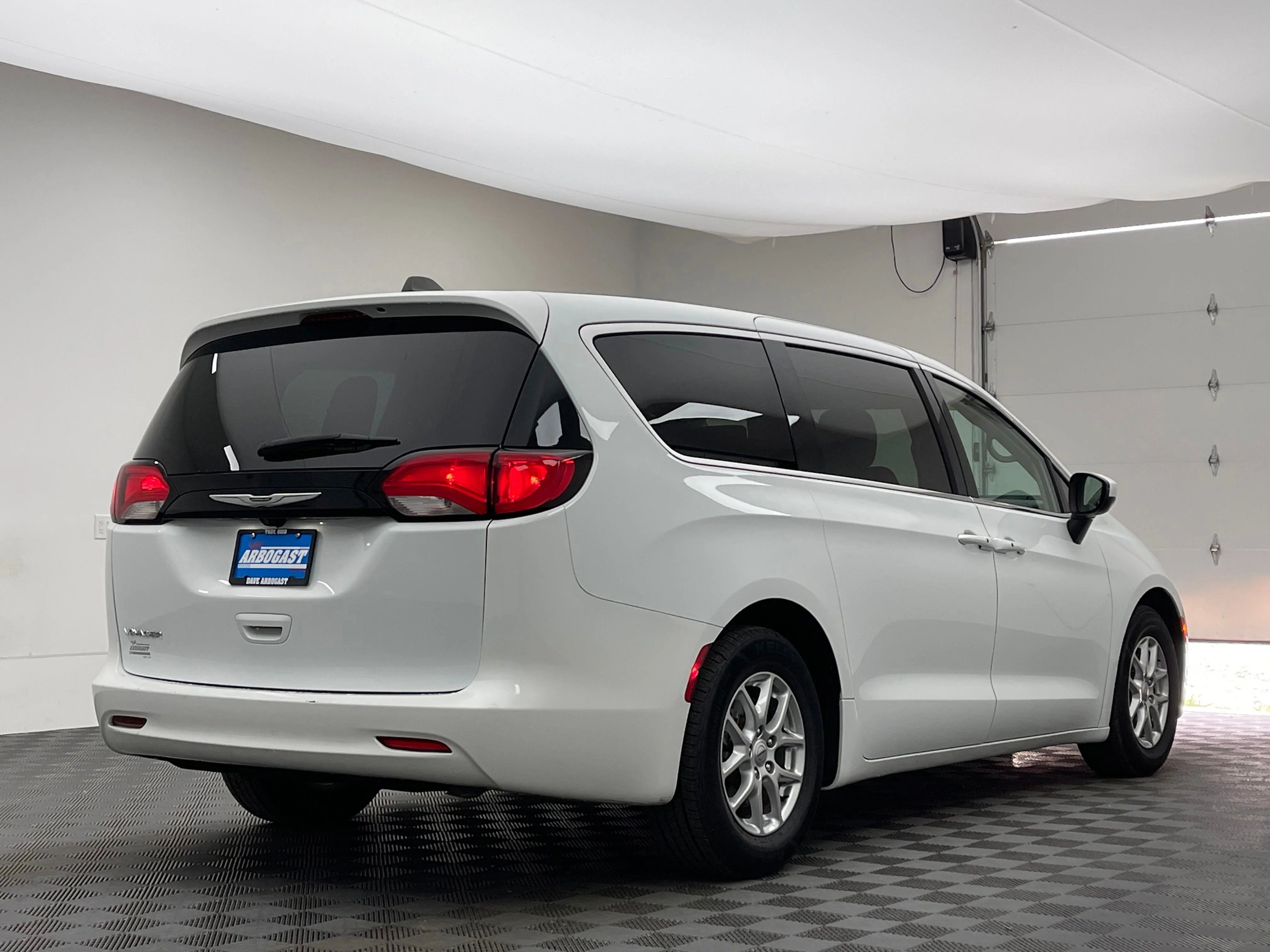 Used 2022 Bright White Clearcoat Chrysler LX image 8