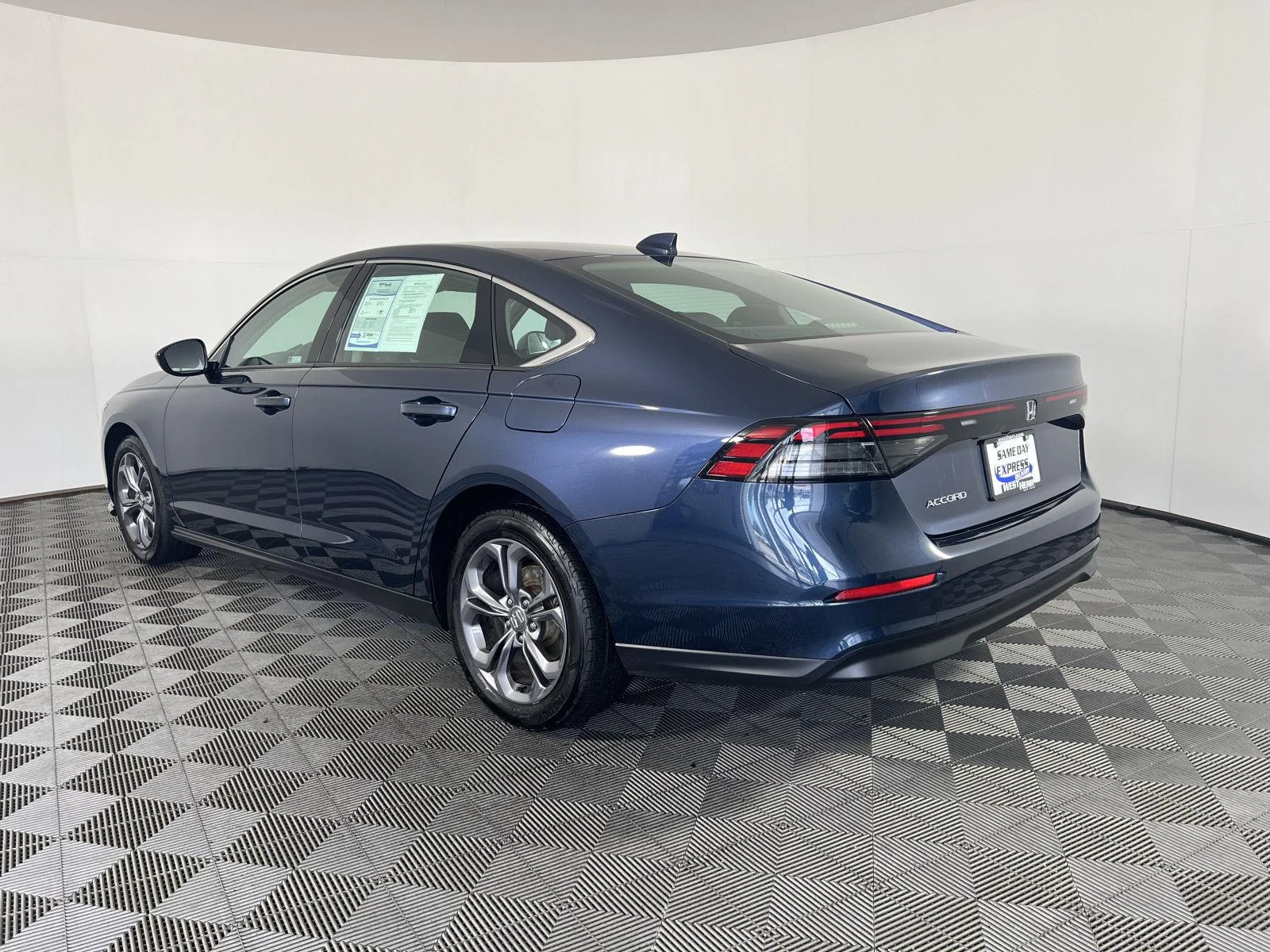Used 2023 Canyon River Blue Metallic Honda EX image 5