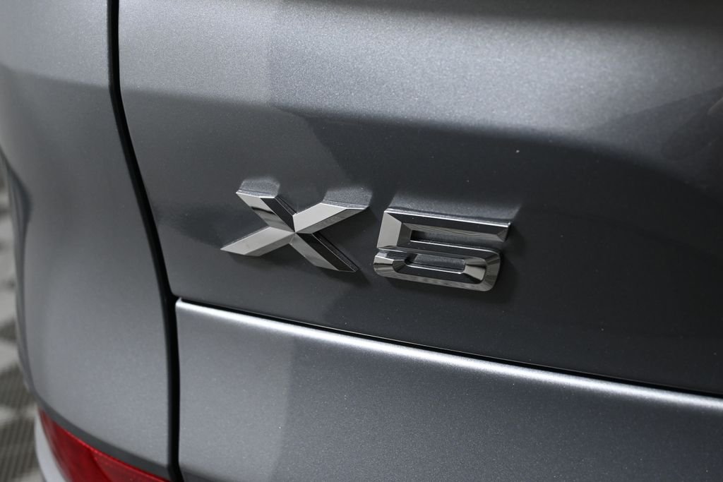 Used 2026 Gray BMW xDrive40i image 41