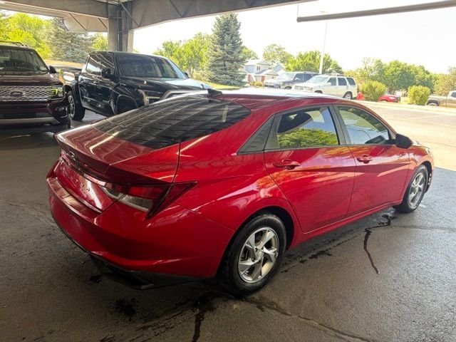 Used 2021 Red Hyundai SE image 9
