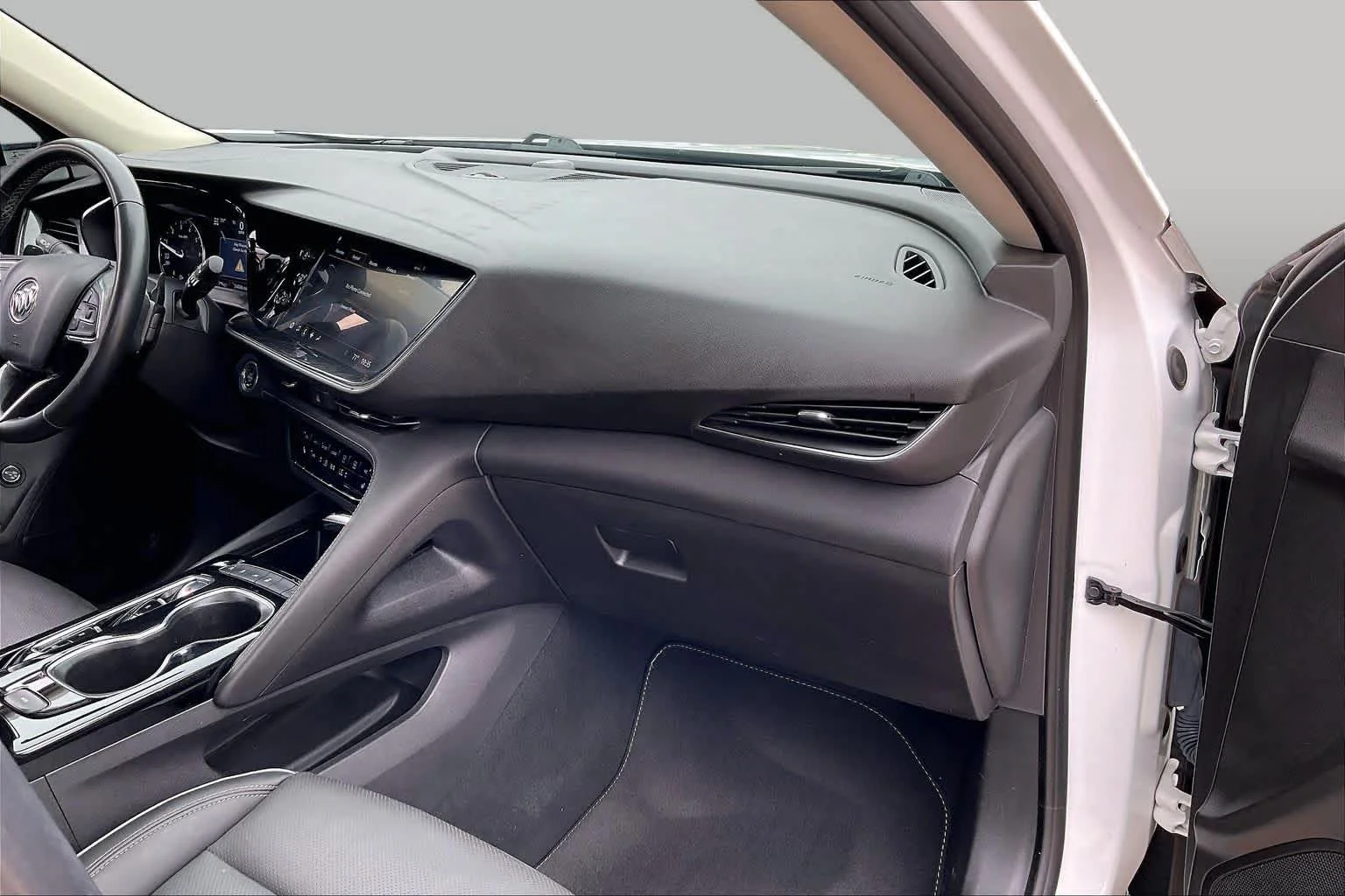 Used 2023 Summit White Buick Essence image 16