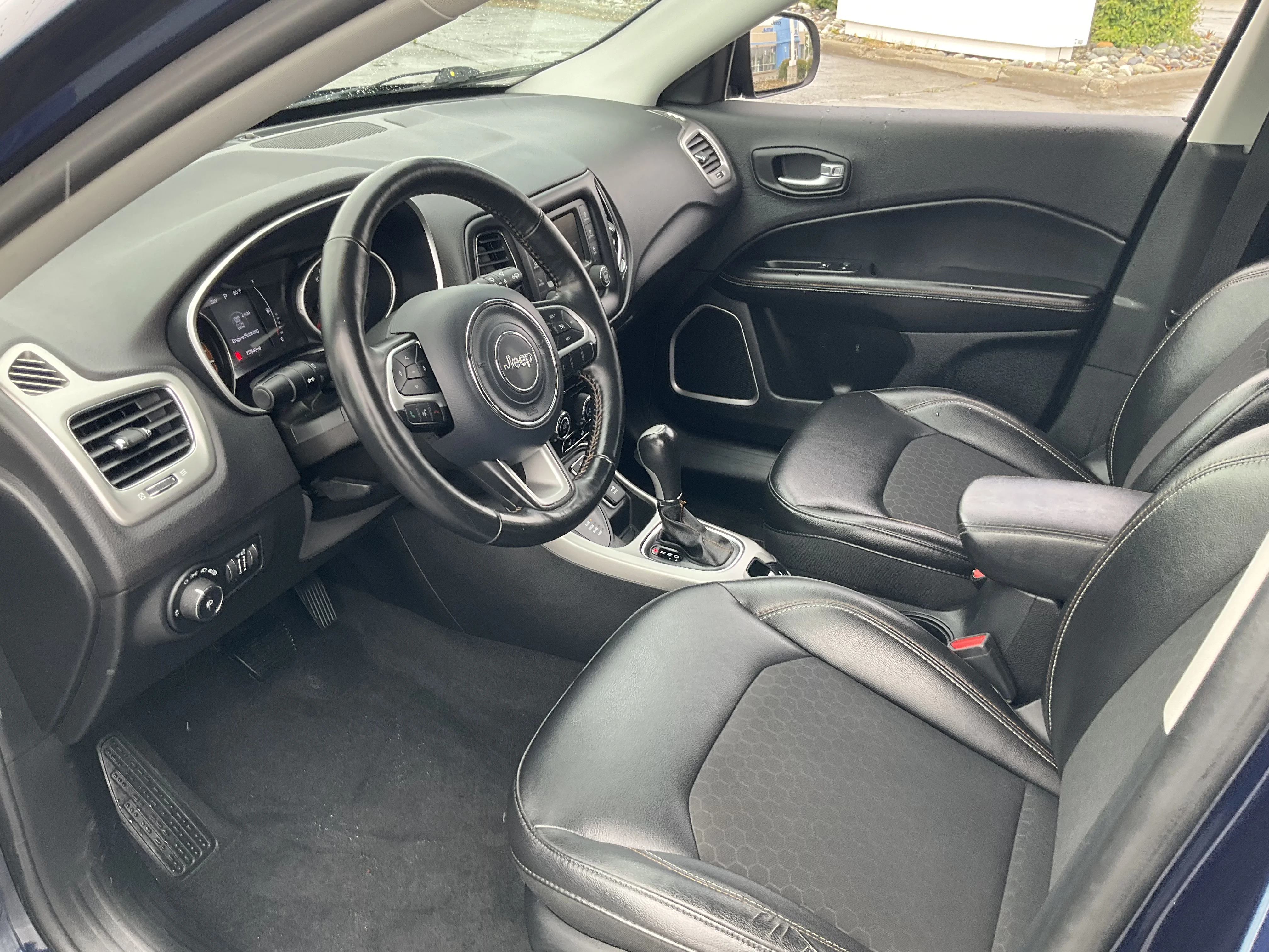 Used 2018 Blue Jeep Latitude image 5