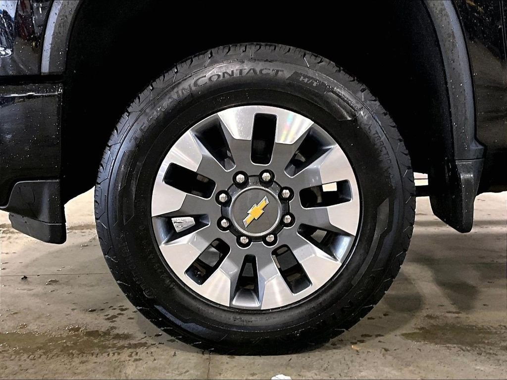 Used 2022 Black Chevrolet Custom image 7