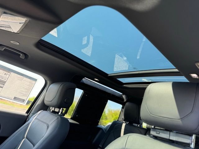 New 2024 Santorini Black LAND ROVER V8 image 13