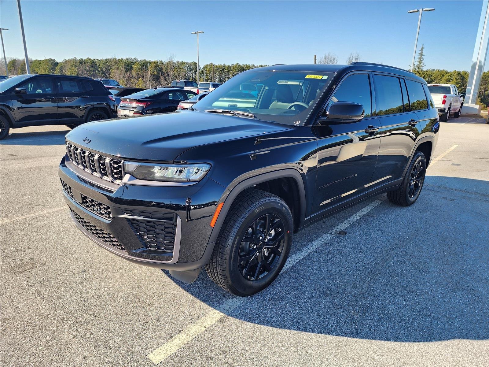 New 2026 Diamond Black Crystal Pearlcoat Jeep Laredo Altitude image 3