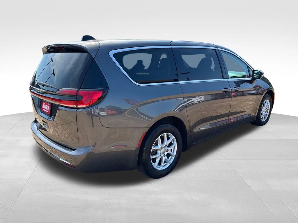 Used 2023 Gray Chrysler Touring L image 5