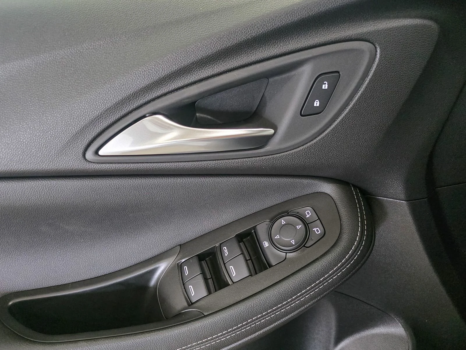 New 2026 Summit White Buick Preferred image 19