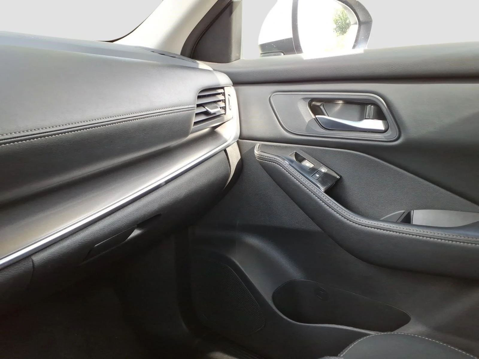 Used 2025 Everest White Pearl Qbe Nissan SV image 21