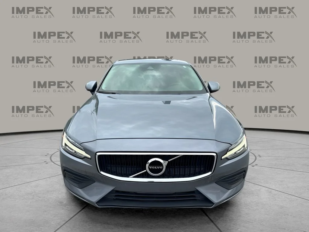 Used 2020 Gray Volvo T5 Momentum image 8