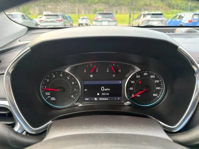 Used 2024 Summit White Chevrolet LT image 31