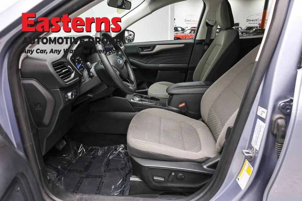 Used 2022 Blue Ford SE image 14