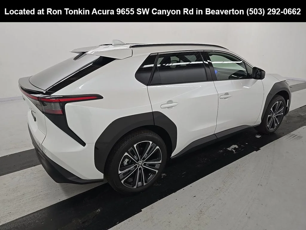 Used 2023 Wind Chill Pearl w/Black Roof Toyota Limited image 4