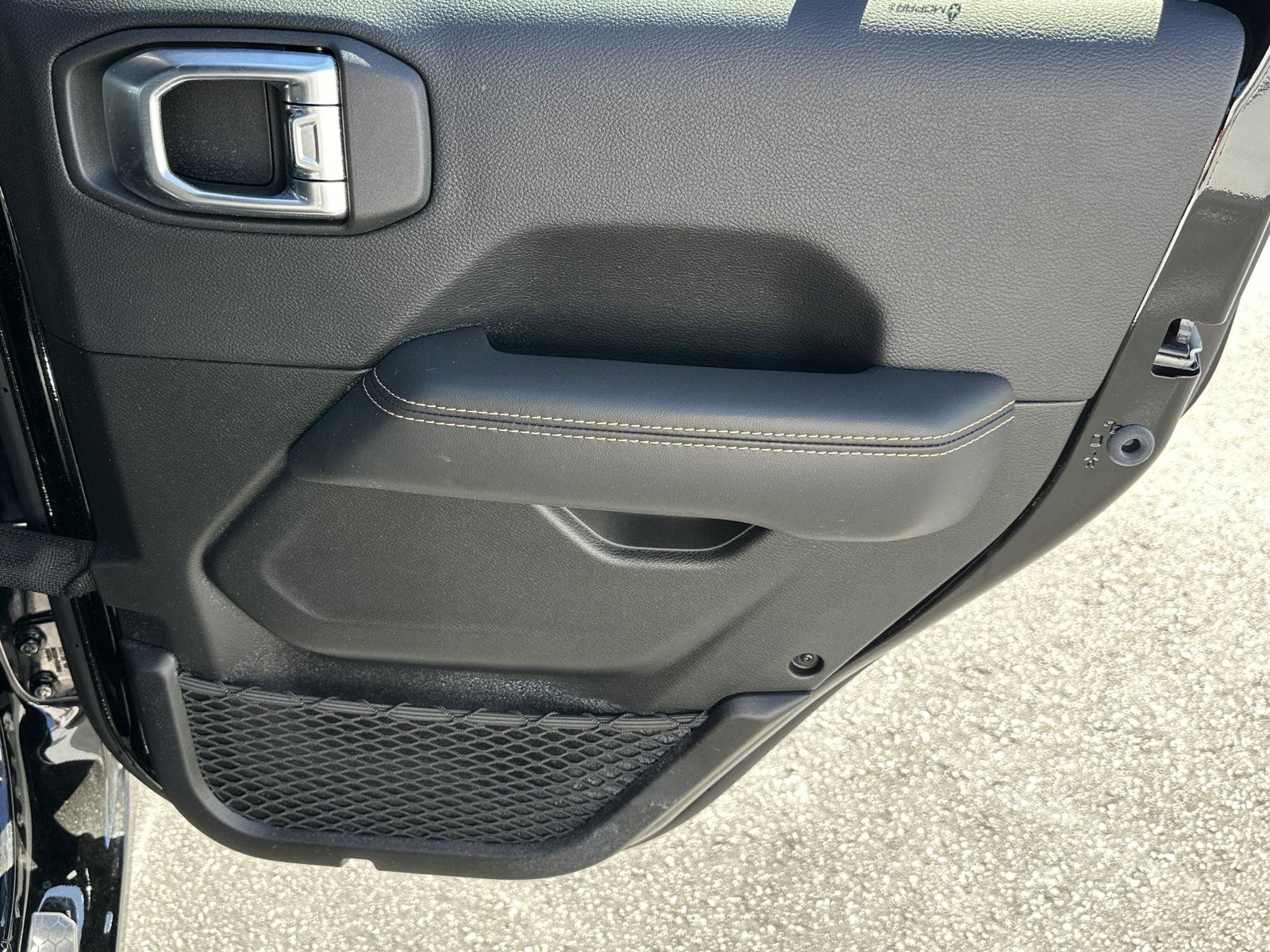 2025 Jeep Wrangler 4-Door Sahara - Photo 17