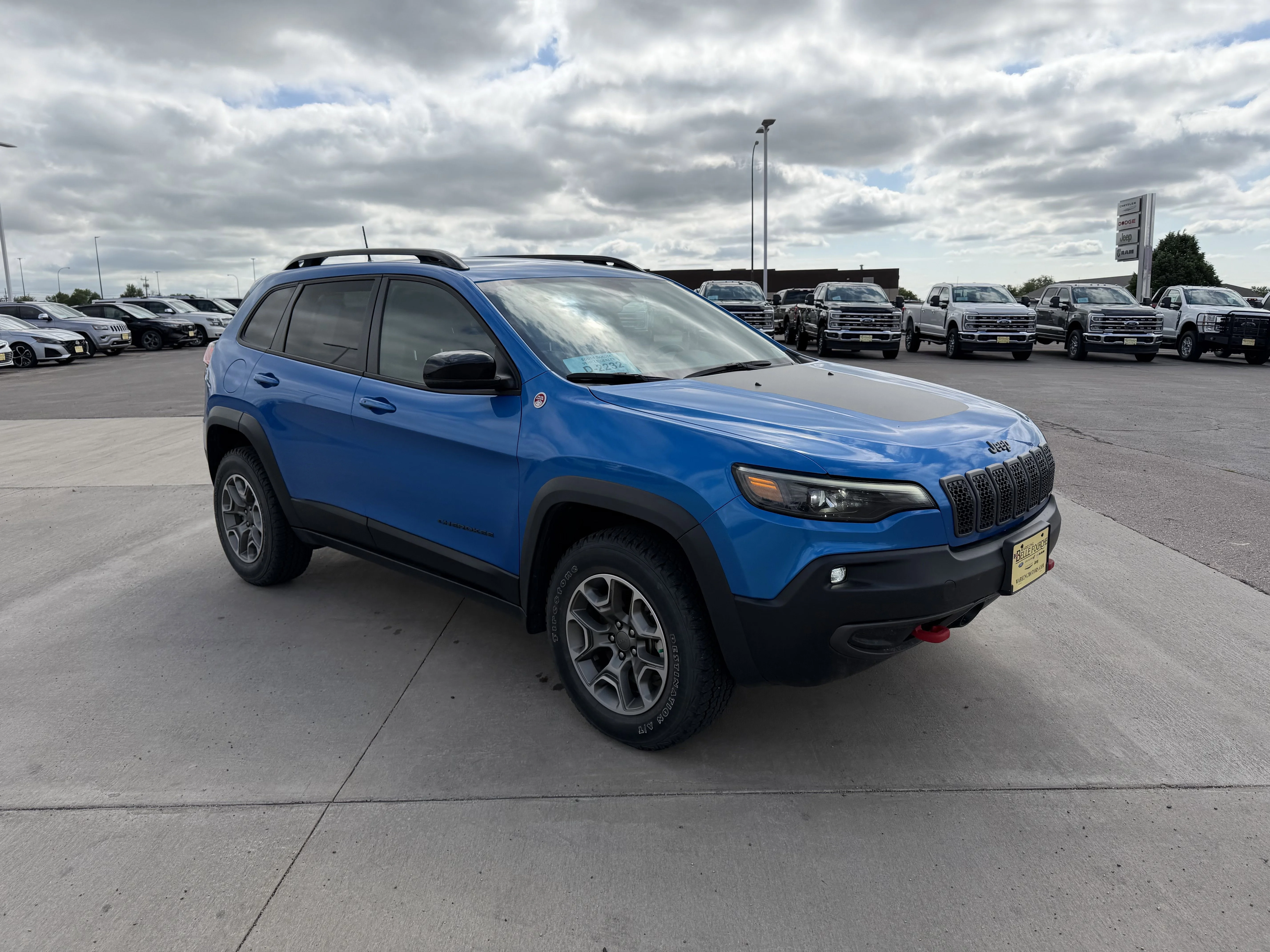 Used 2022 Hydro Blue Pearlcoat Jeep Trailhawk image 3