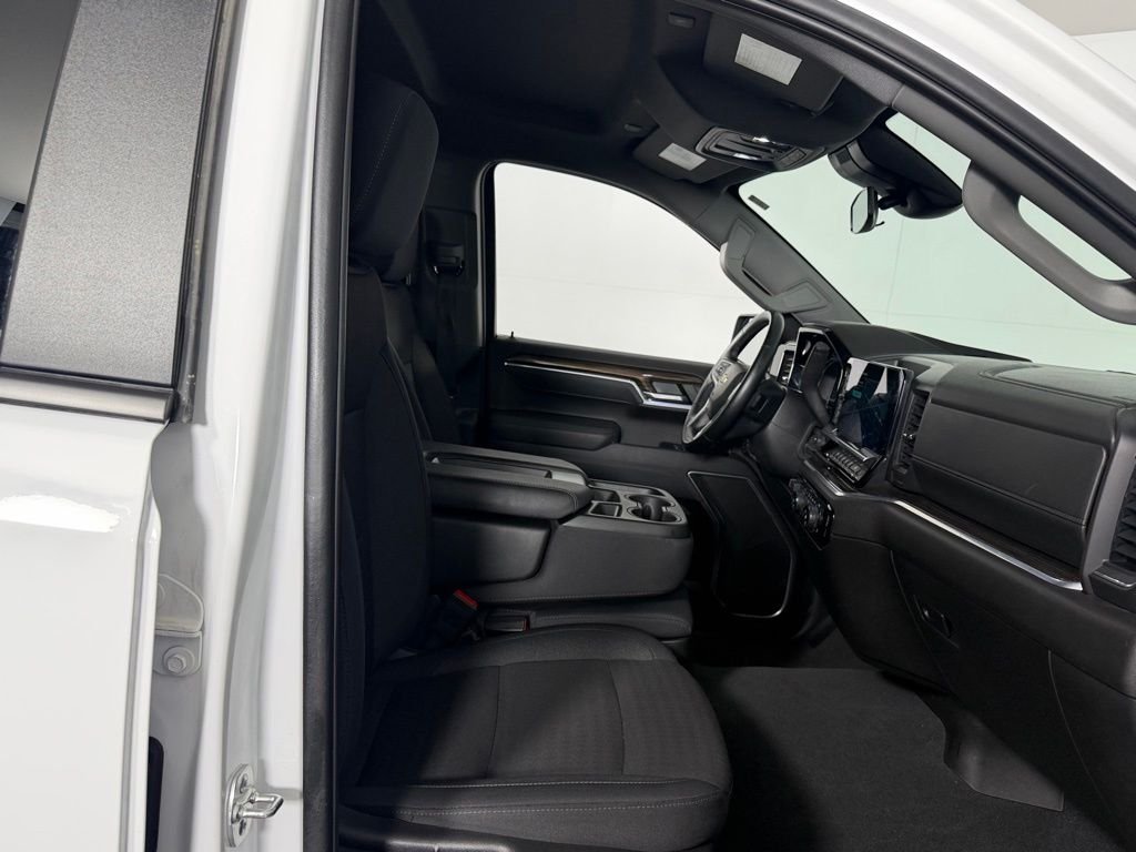 Used 2025 White Chevrolet LT image 32