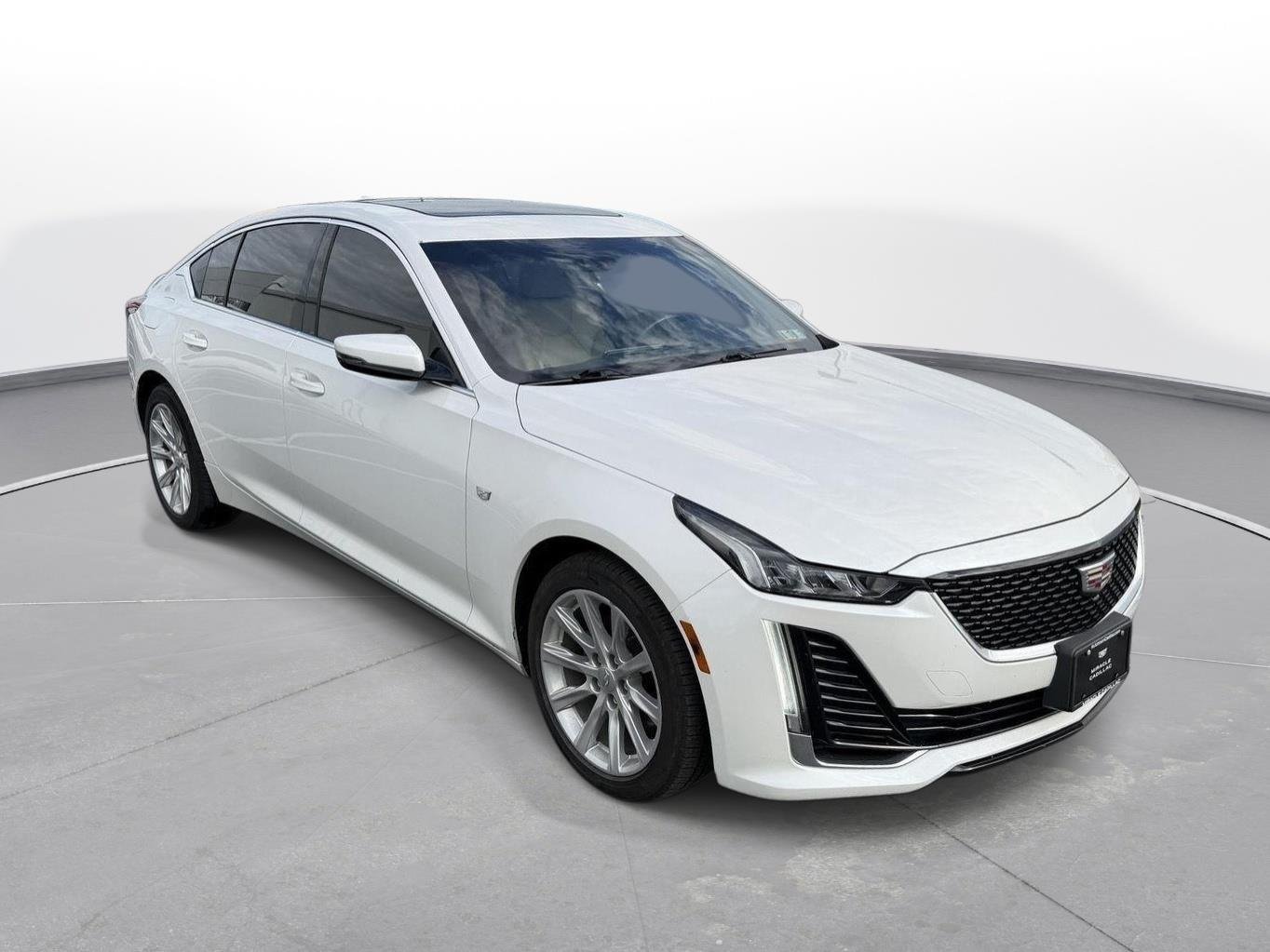 Used 2021 Crystal White Tricoat Cadillac Luxury image 4