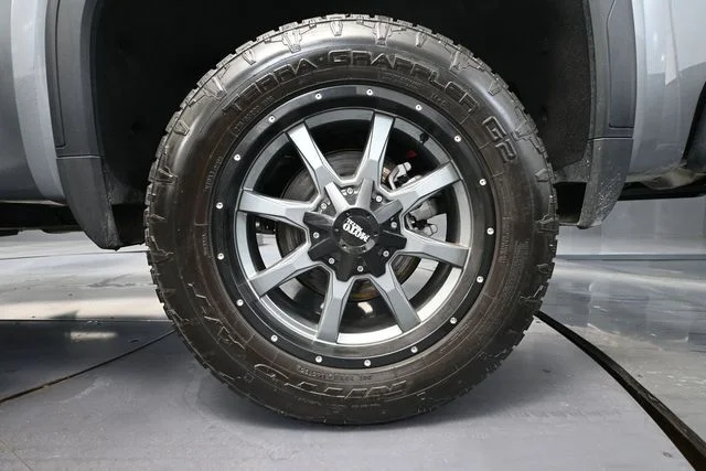 Used 2020 Gray GMC AT4 image 10