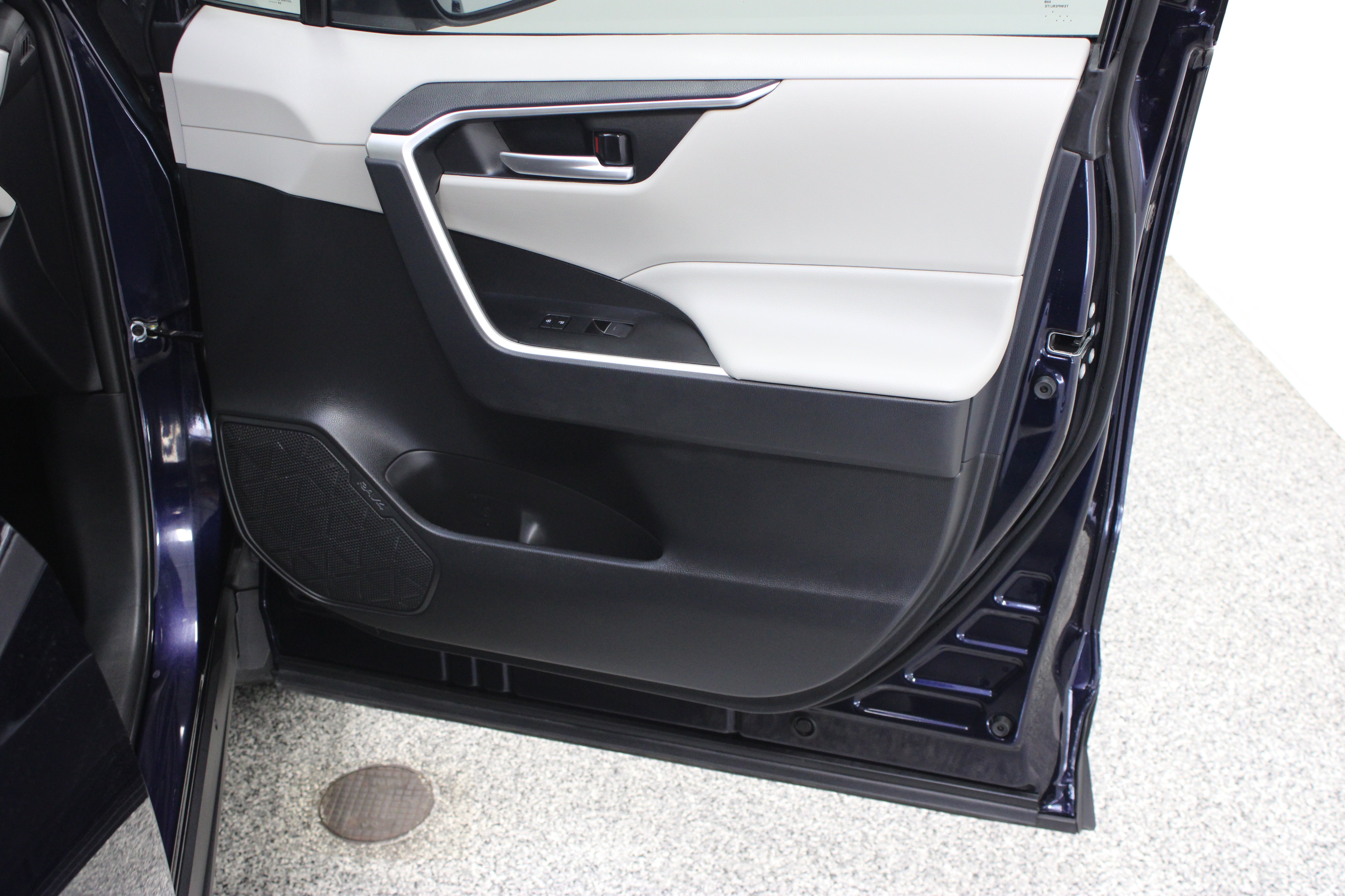 Used 2025 Blueprint Toyota XLE 2.5L image 36