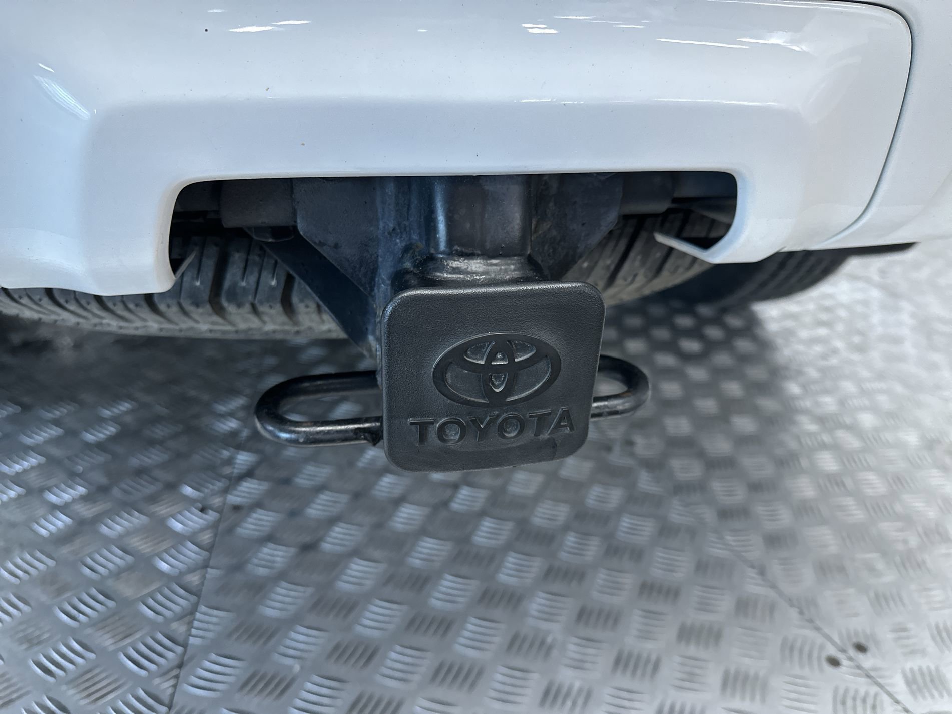 Used 2016 Super White Toyota SR5 image 22