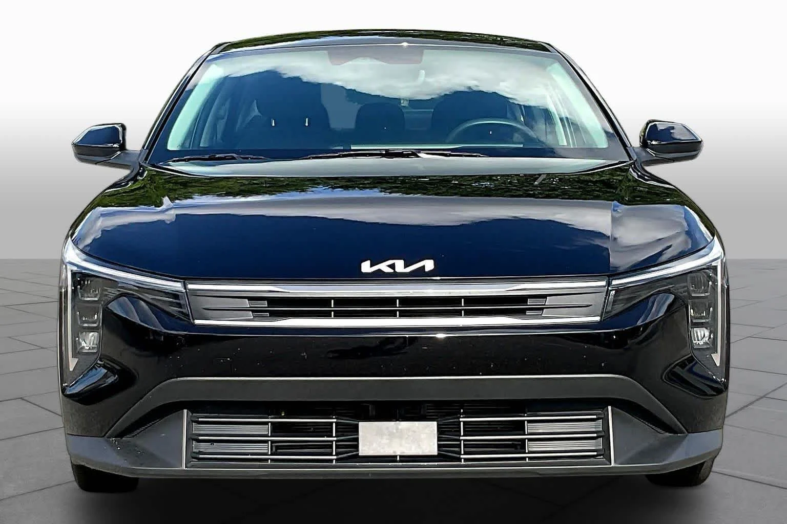 Used 2025 Aurora Black Pearl Kia LX image 4