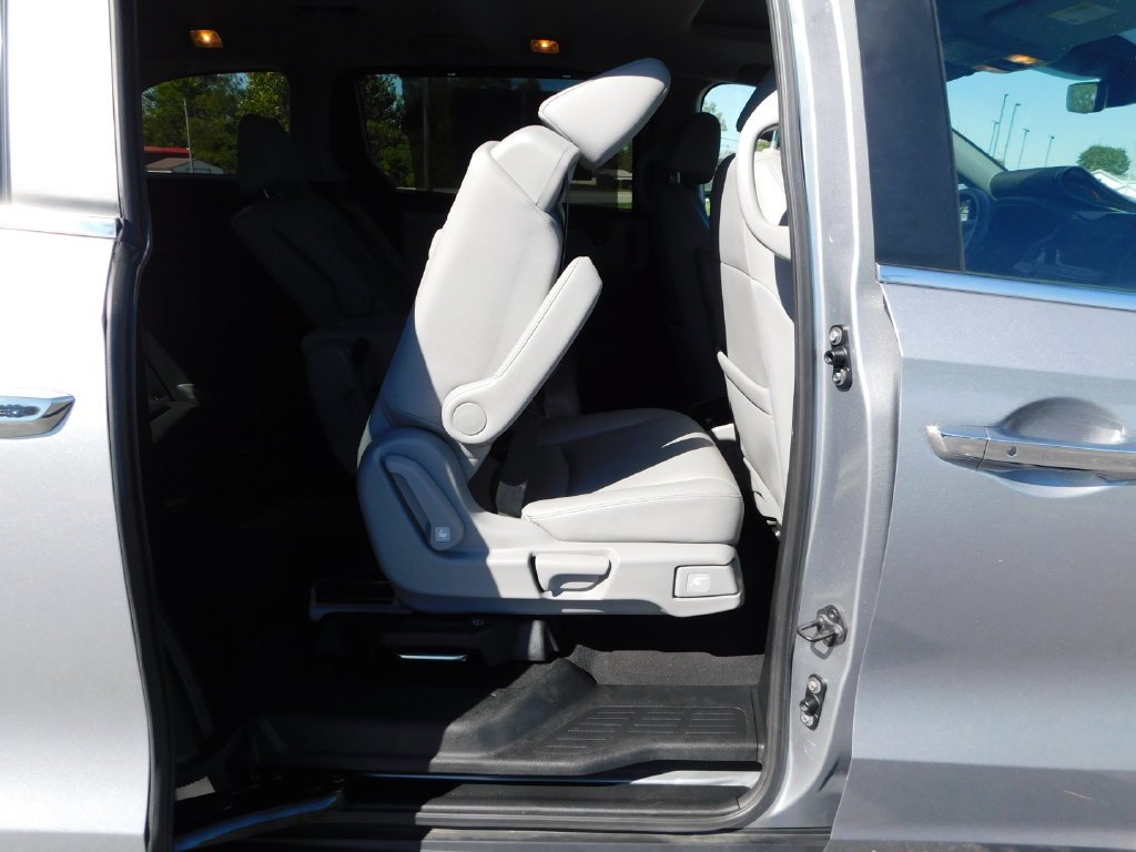 Certified Used 2024 Lunar Silver Metallic Honda EX-L image 30