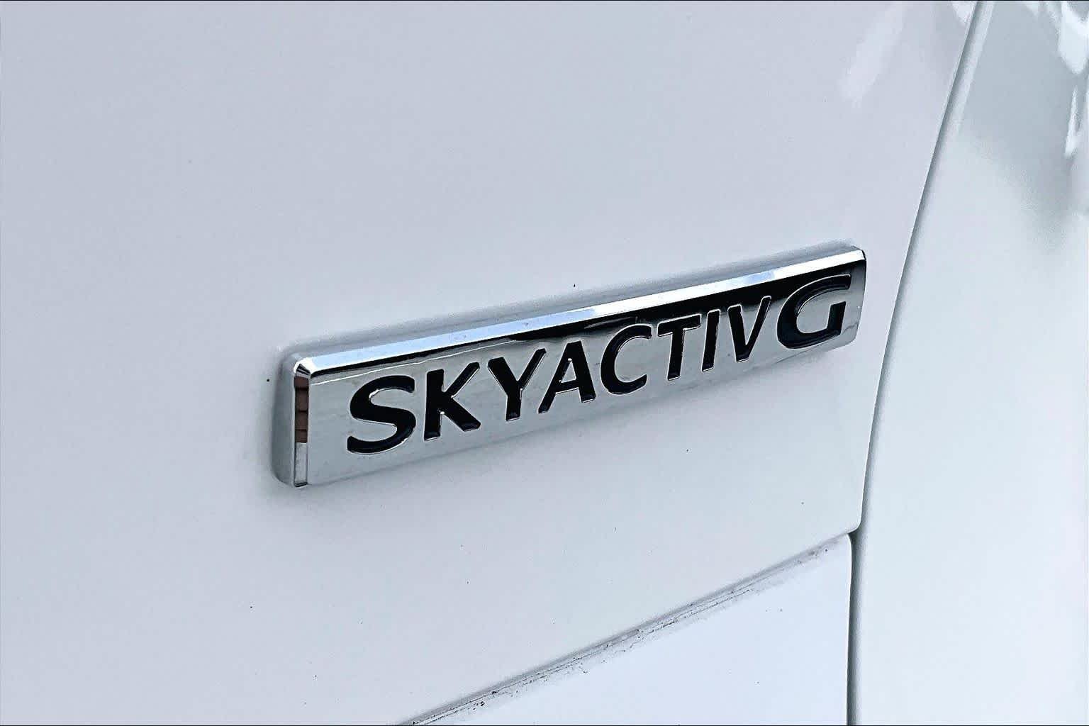 Used 2021 Snowflake White Pearl Mica Mazda Preferred image 10