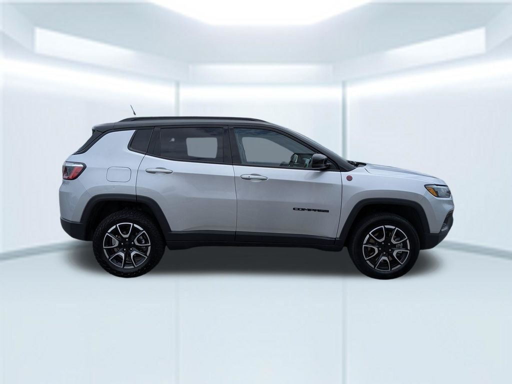 Used 2024 Silver Jeep Trailhawk image 7