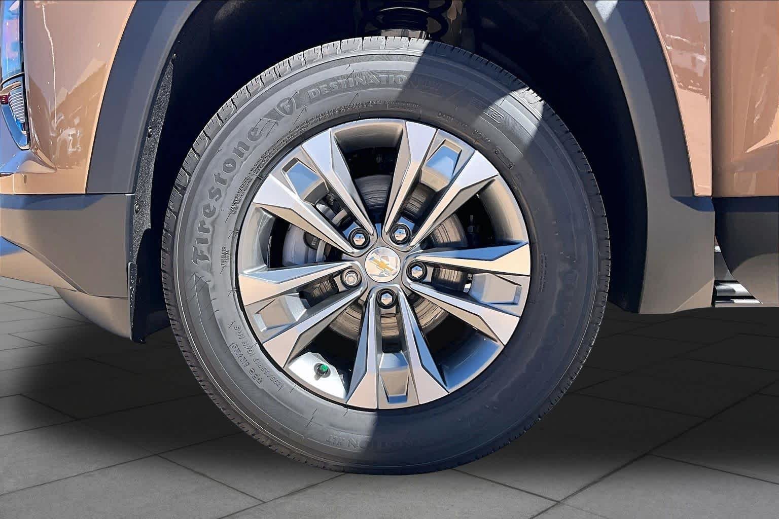 2027 Chevrolet Equinox LT - Photo 11