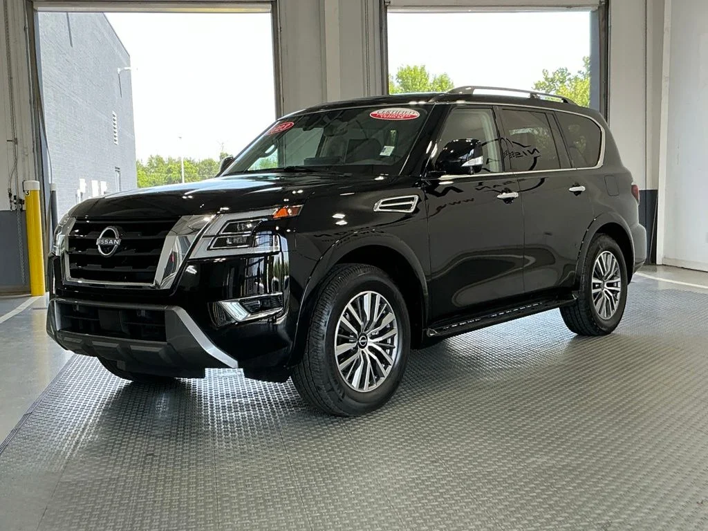 Certified Used 2023 Super Black Nissan SL image 2